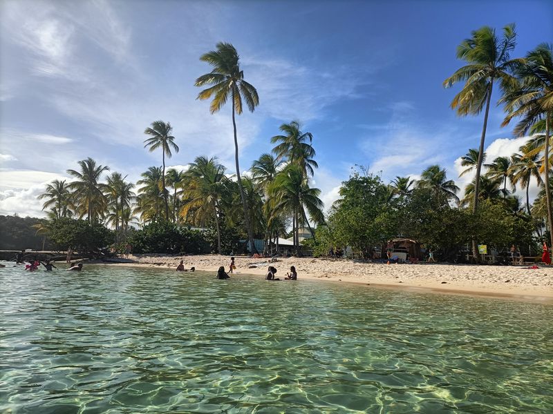 plage-de-la-caravelle